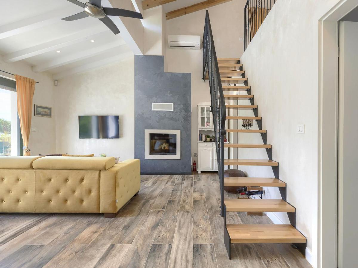 Holiday Home Villa Bernard By Interhome ロヴィニ エクステリア 写真